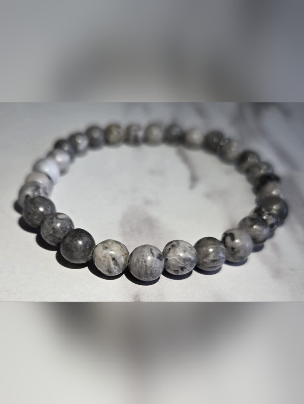 Marble-Effect Gray Beaded Stretch Bracelet